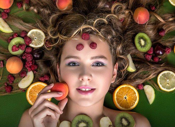 Alimenti e nutrienti che aiutano la Crescita dei Capelli